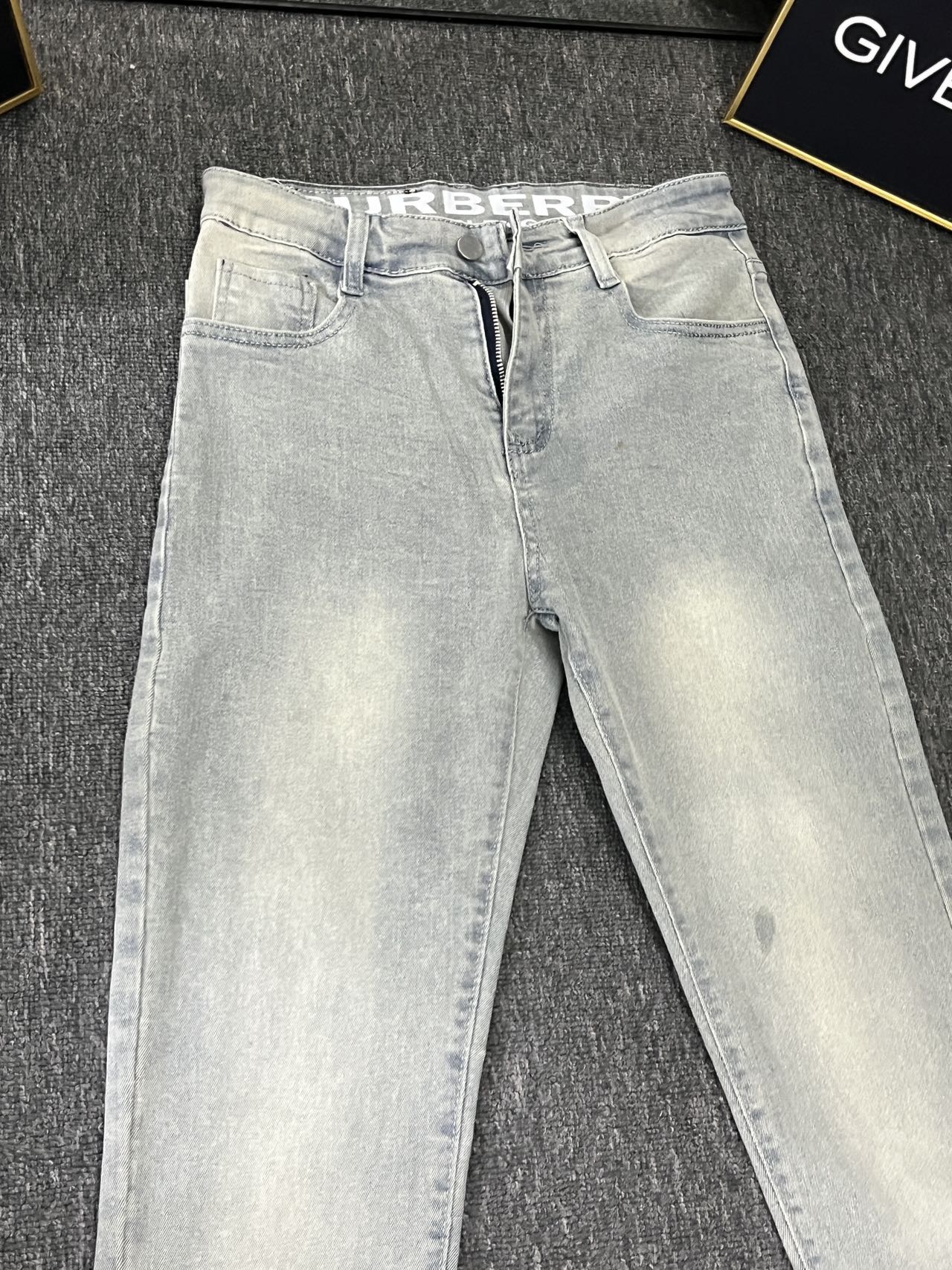 Barbara Heavy Cowboy’s Super-Sweet Khmer Water Wash Squirm Jeans Collection - 图片 3