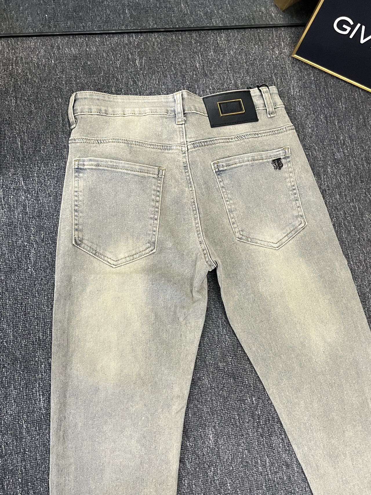 Barbara Heavy Cowboy’s Distinctive Squirm Jeans with Khmer Water Wash. - 图片 5