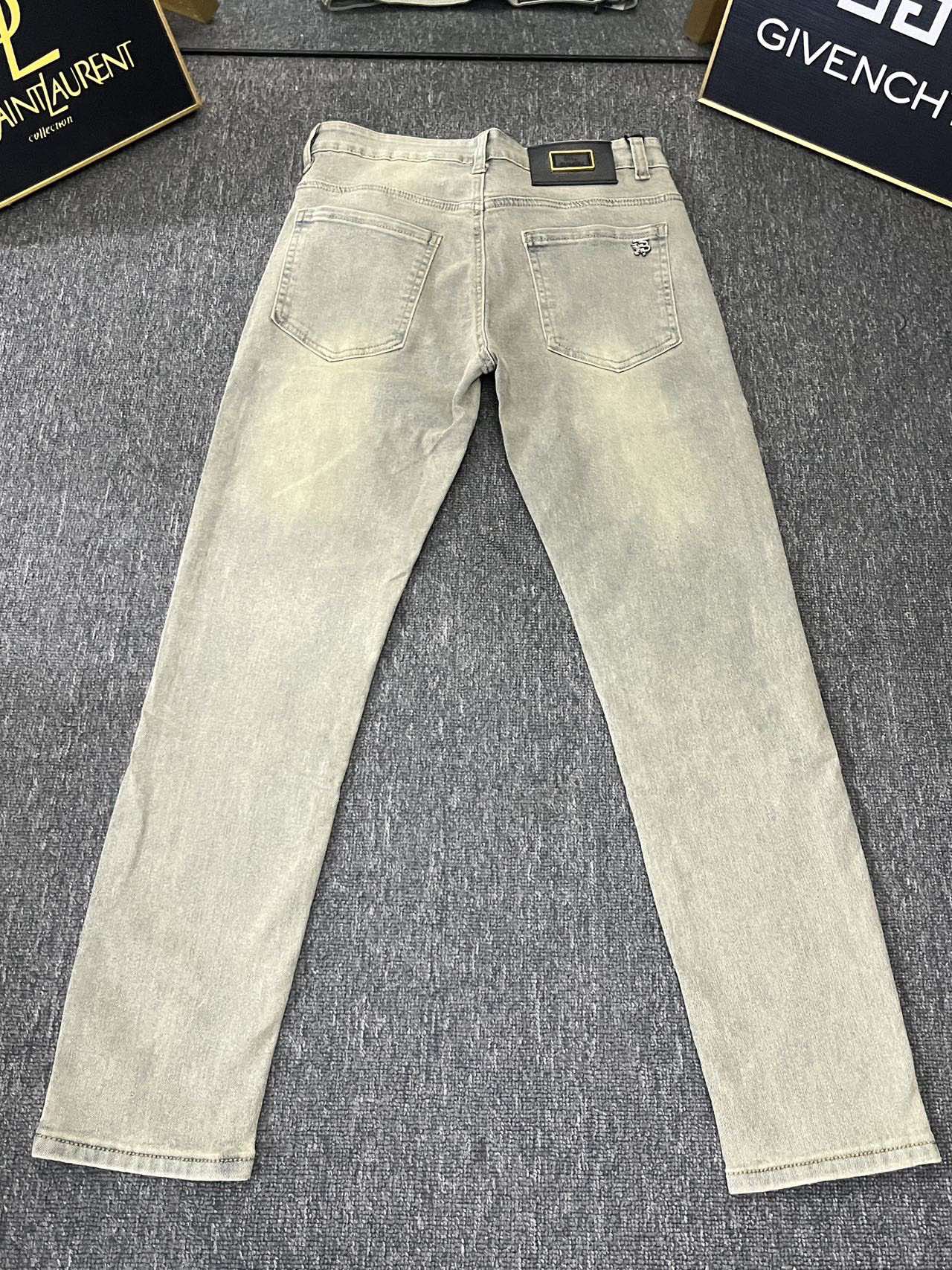 Barbara Heavy Cowboy’s Distinctive Squirm Jeans with Khmer Water Wash. - 图片 4