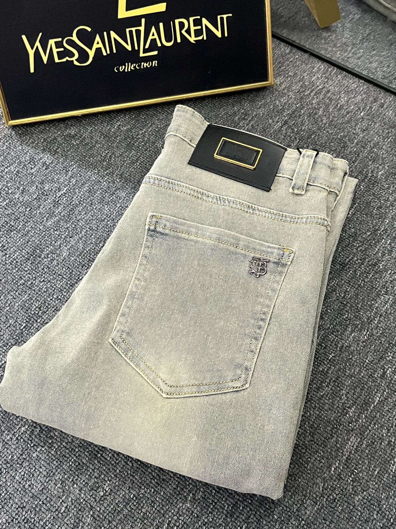 Barbara Heavy Cowboy’s Distinctive Squirm Jeans with Khmer Water Wash. - 图片 2