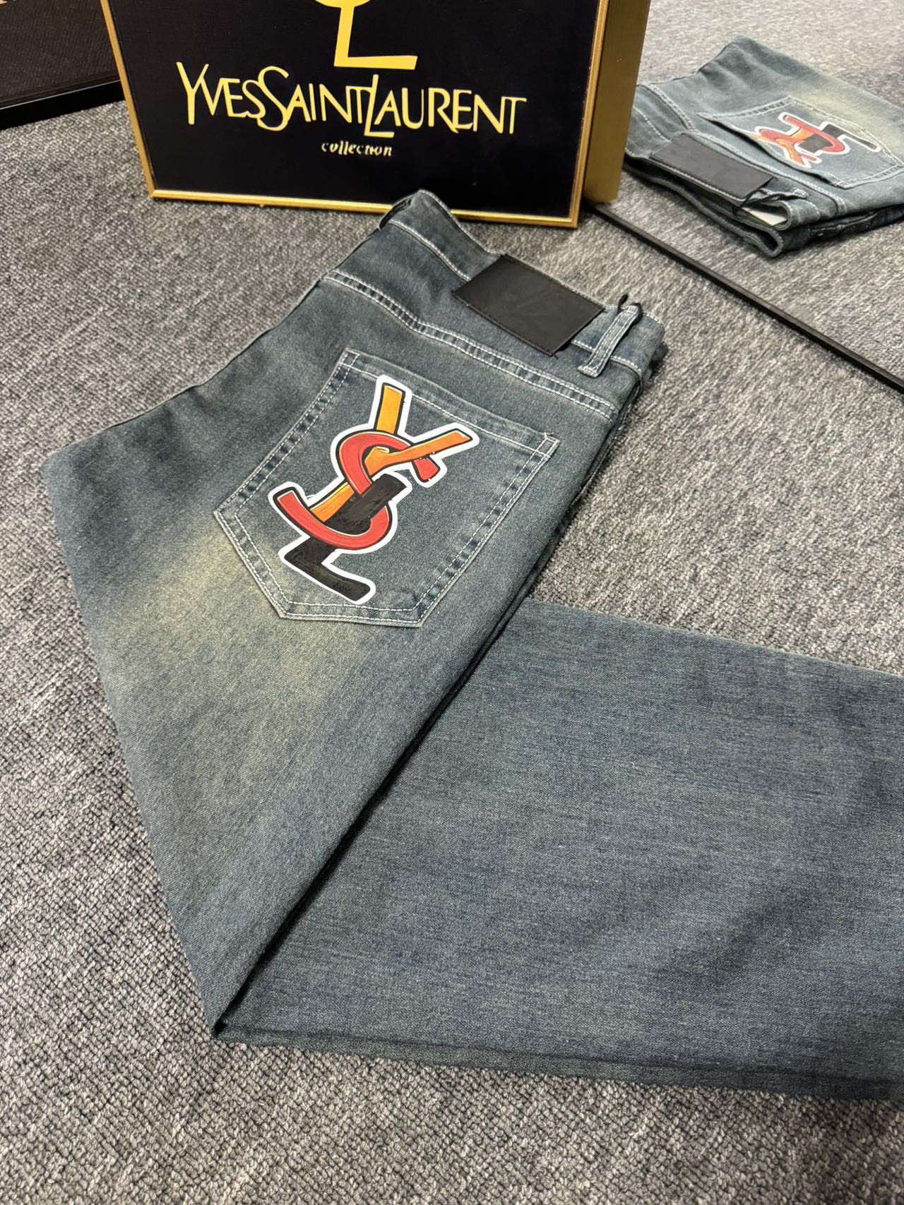 2024 YSL St. Roland Original Single-Explosive Jeans: Sizes and Colors Available - 图片 3