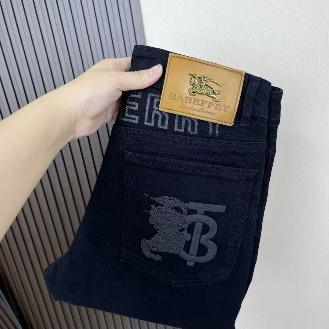 Barbara Heavy Cowboy’s Latest Squirm Jeans: Unique Design and Quality Fabric Options - 图片 4