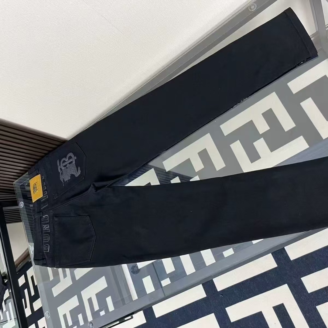 Barbara Heavy Cowboy’s Latest Squirm Jeans: Unique Design and Quality Fabric Options - 图片 3