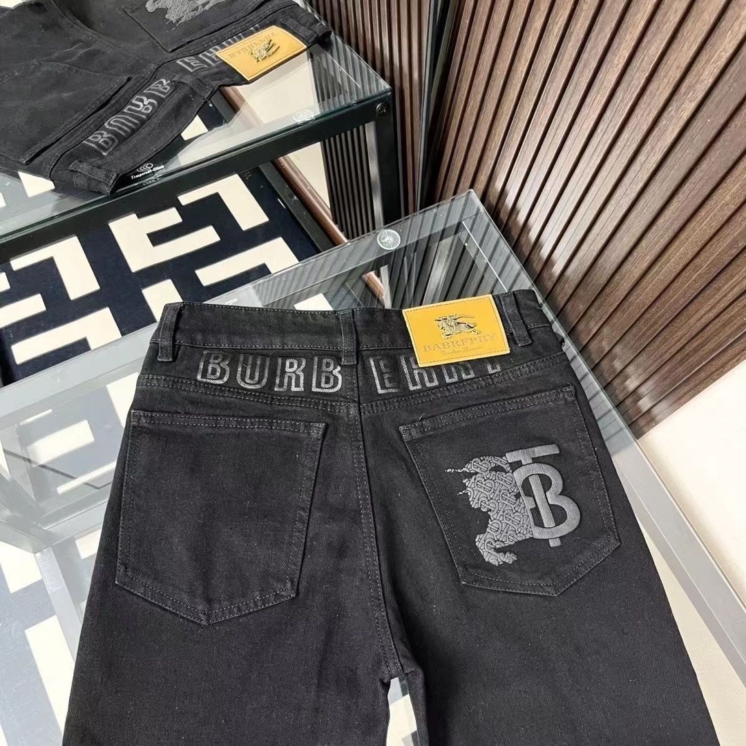 Barbara Heavy Cowboy’s Latest Squirm Jeans: Unique Design and Quality Fabric Options - 图片 6