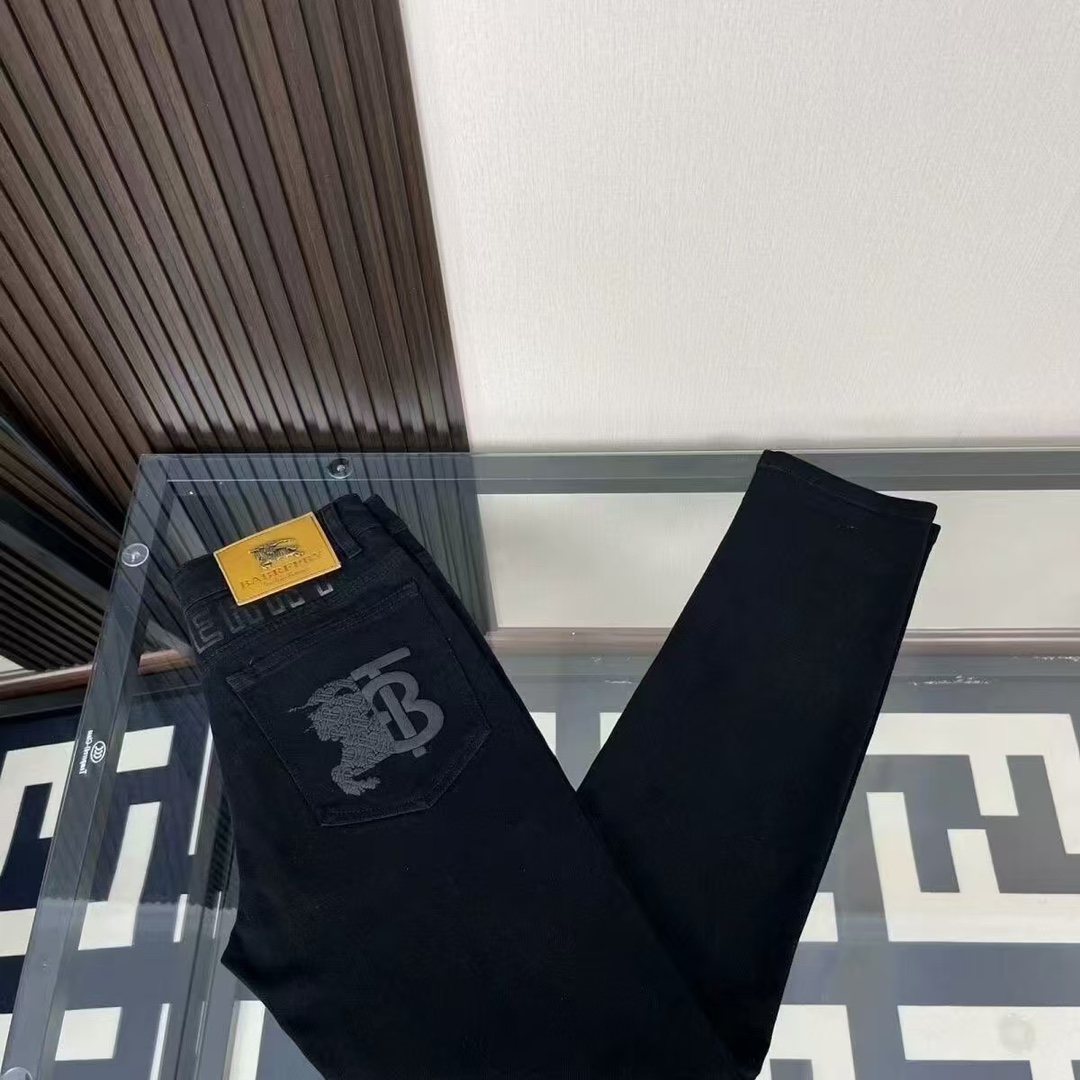 Barbara Heavy Cowboy’s Latest Squirm Jeans: Unique Design and Quality Fabric Options - 图片 5