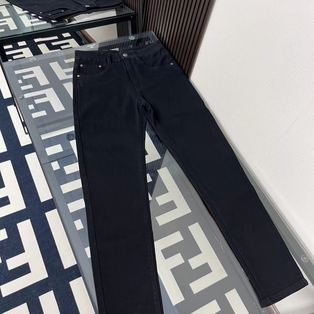 Barbara Heavy Cowboy’s Latest Squirm Jeans: Unique Design and Quality Fabric Options - 图片 2