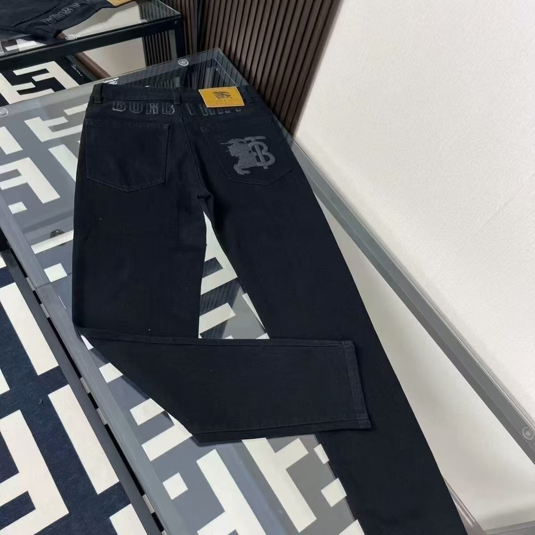 Barbara Heavy Cowboy’s Latest Squirm Jeans: Unique Design and Quality Fabric Options - 图片 1