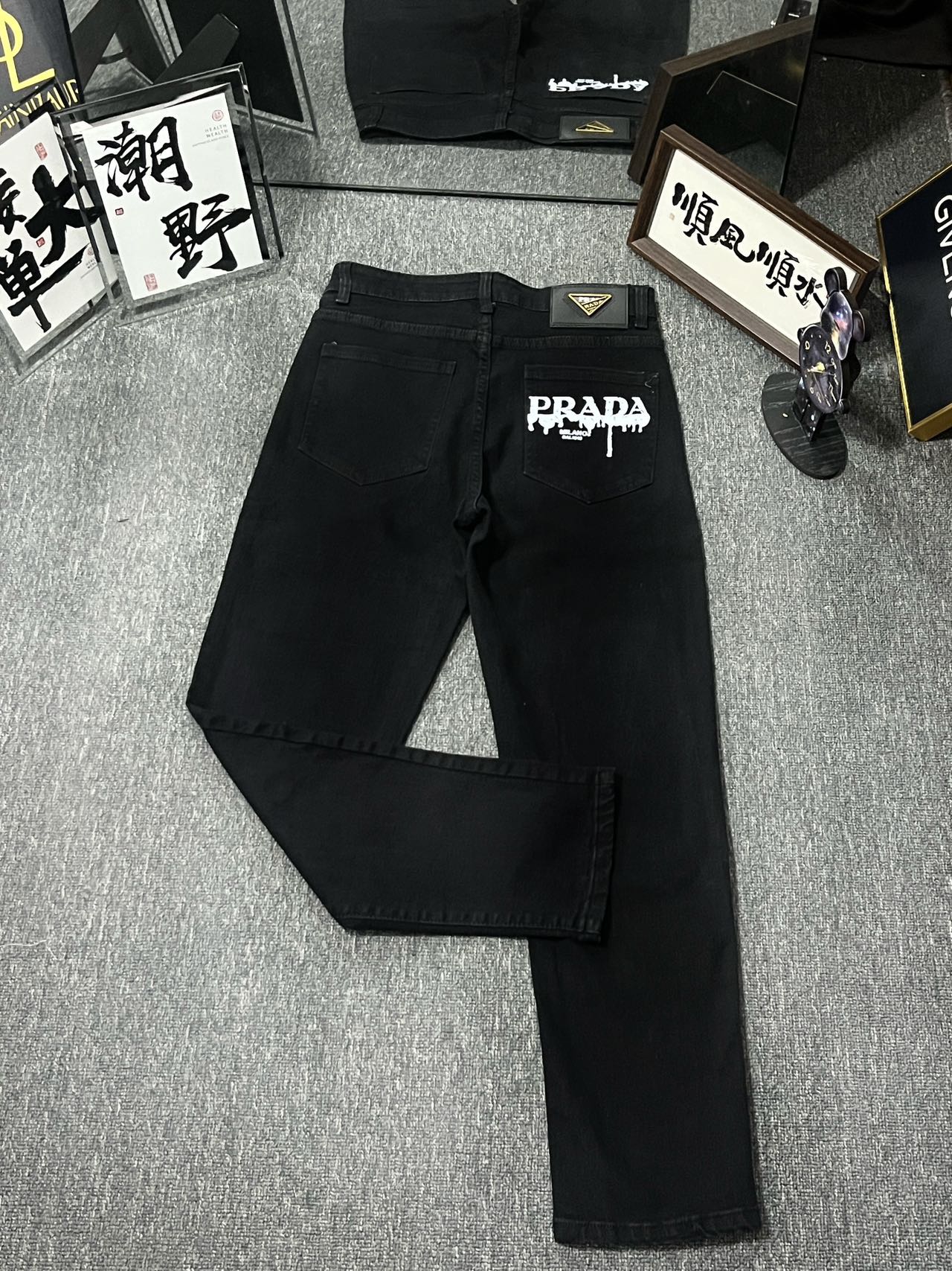 Prada 2024s Jeans: Original Water-Purification Fabric, Durable Design, Black Color - 图片 3