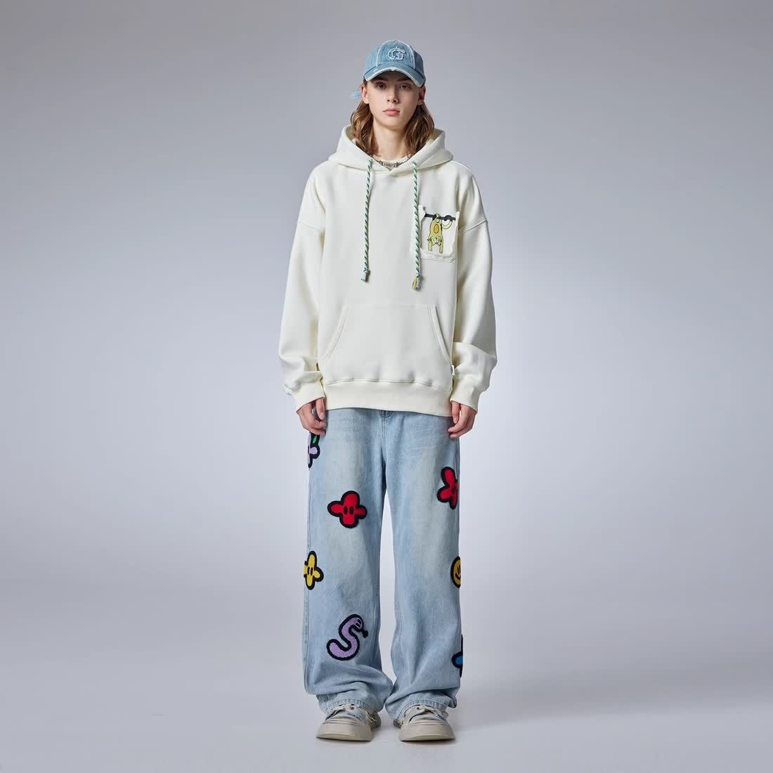 Luxurious Light Blue Scratch Cat Zilongows Jeans with Unique Details and Hardware Accents - 图片 2