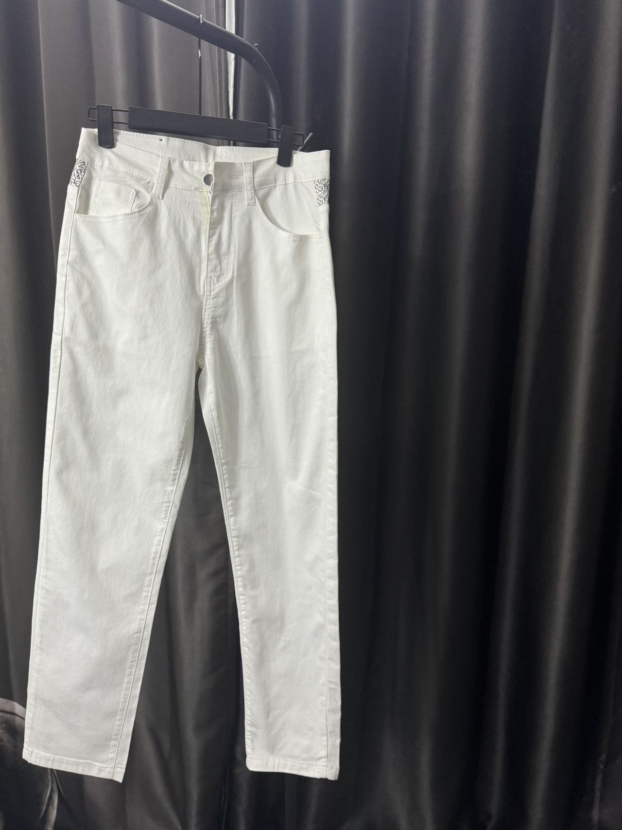 OC-725: Retro-style Jeans with Custom Fabrics and Trendy Design - 图片 4