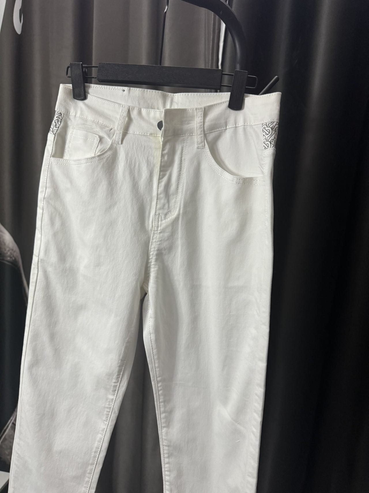 OC-725: Retro-style Jeans with Custom Fabrics and Trendy Design - 图片 3