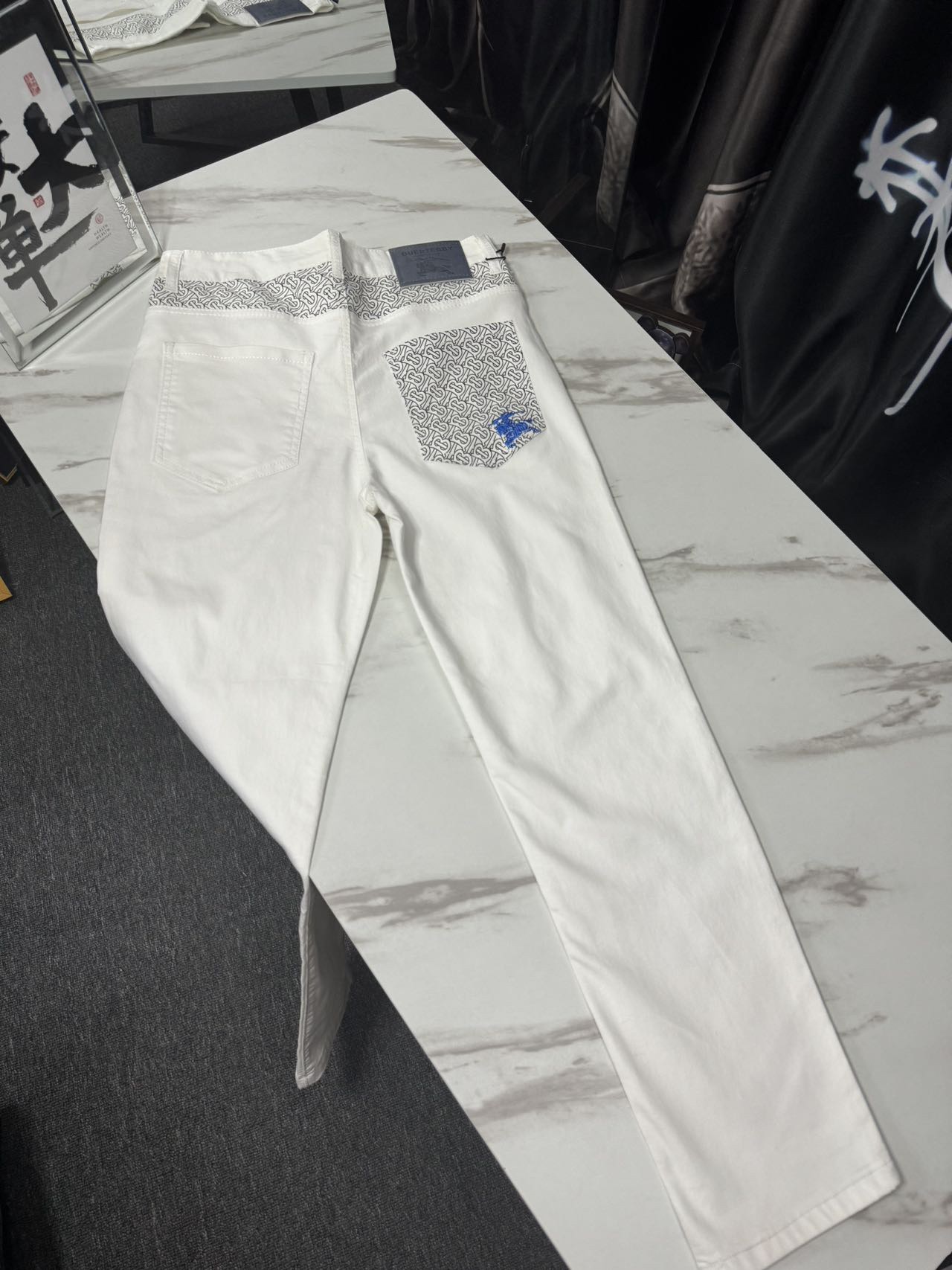 OC-725: Retro-style Jeans with Custom Fabrics and Trendy Design - 图片 5