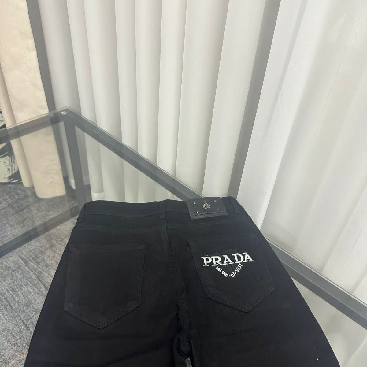 Luxurious PRADA 2024s Jeans: Original Water-Purification Fabric, Durable, Unique Design - 图片 3