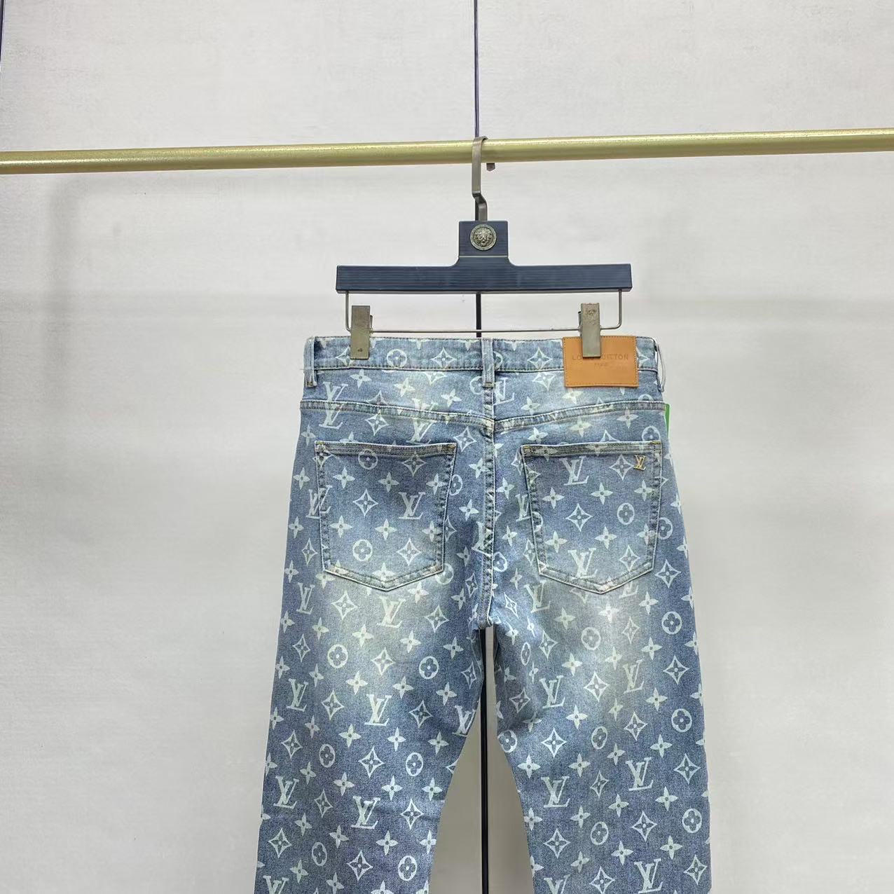 LV Louis Vuitton Jeans with Bulletproof Fabric and Watermark Steel Back Pocket - 图片 3