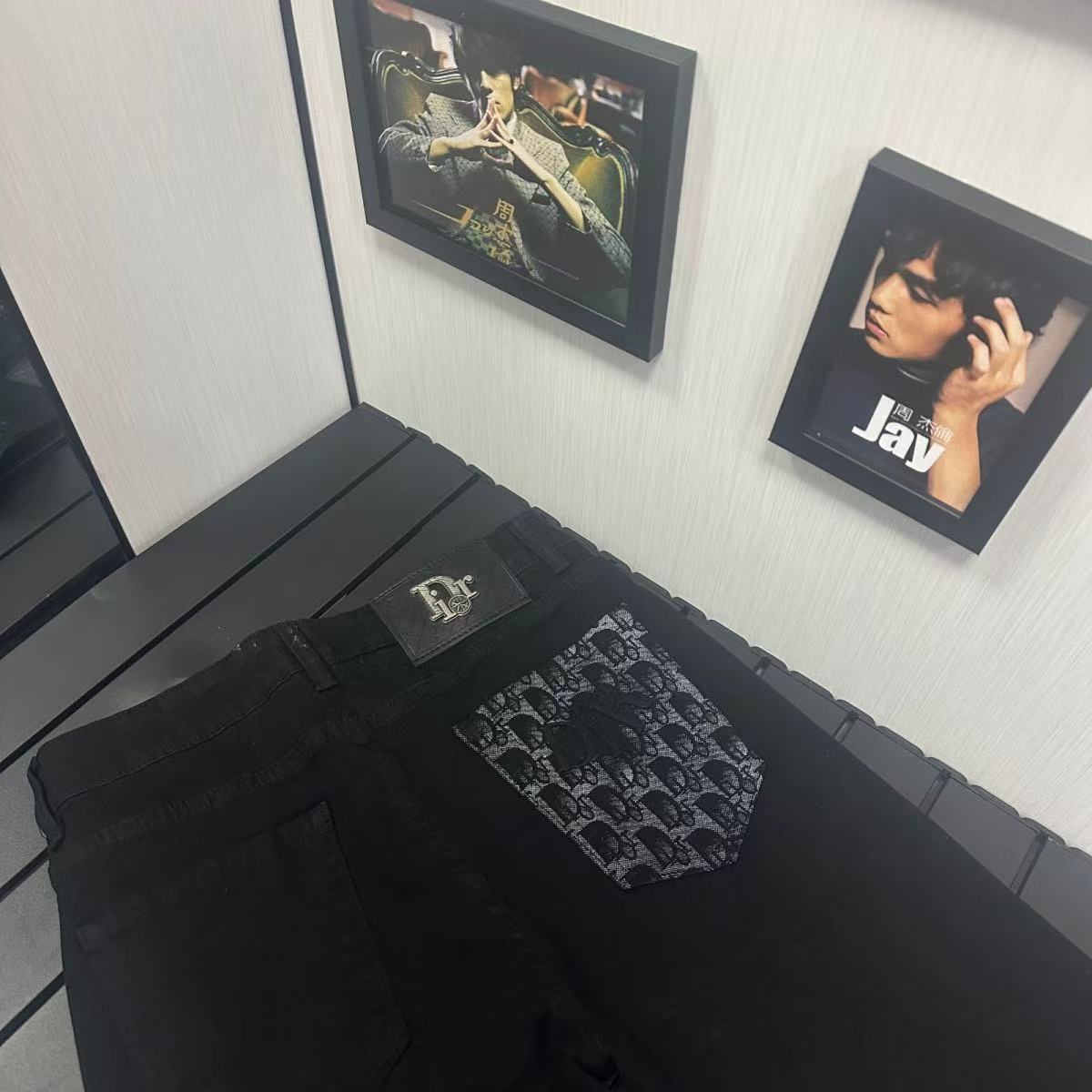 Dior’s Expensive Khmer-Washed Cowboy Jeans in M-XXL Sizes - 图片 2