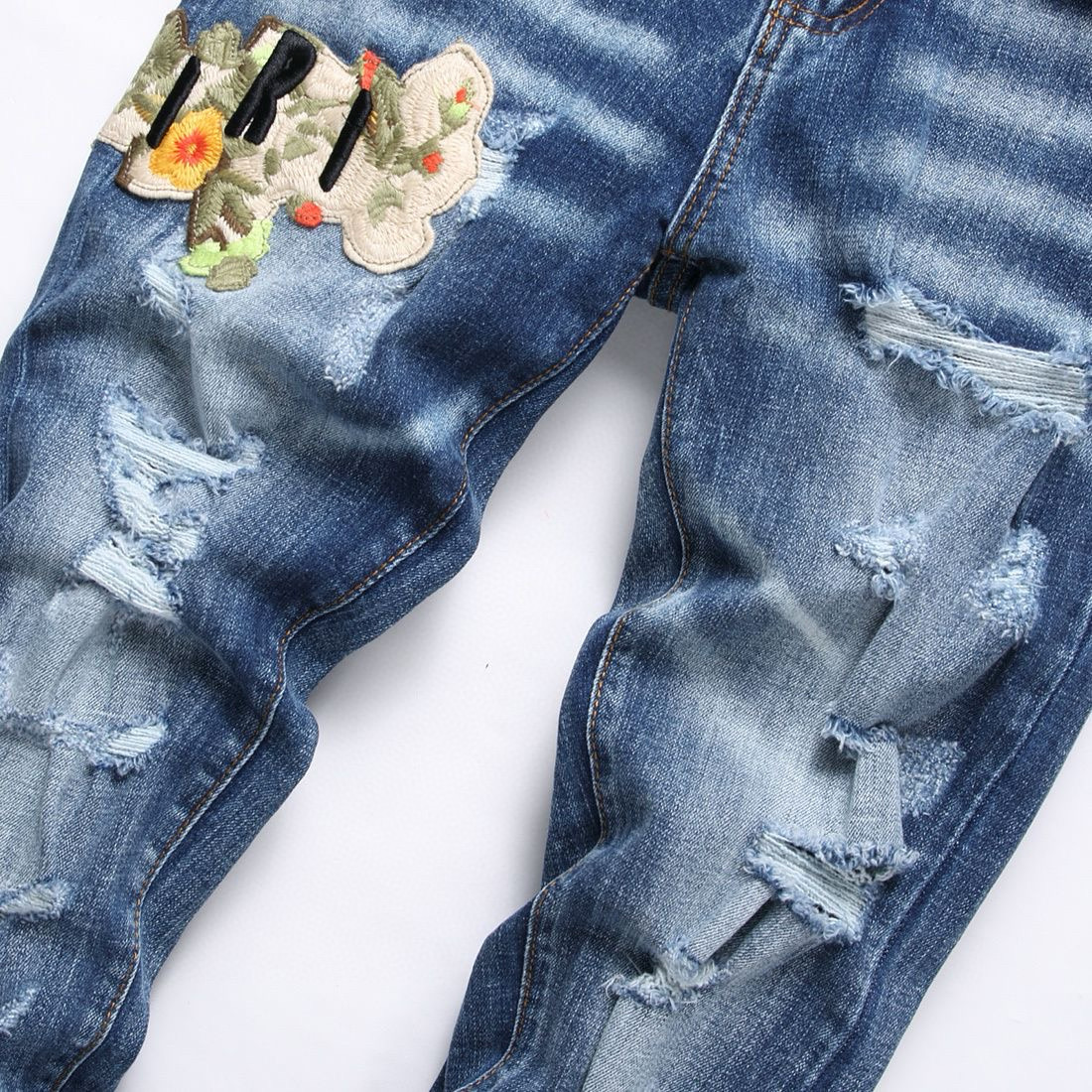 AMIRI Jeans: High-Quality, Street Style Fashion by Founder Mike Amiri - 图片 4