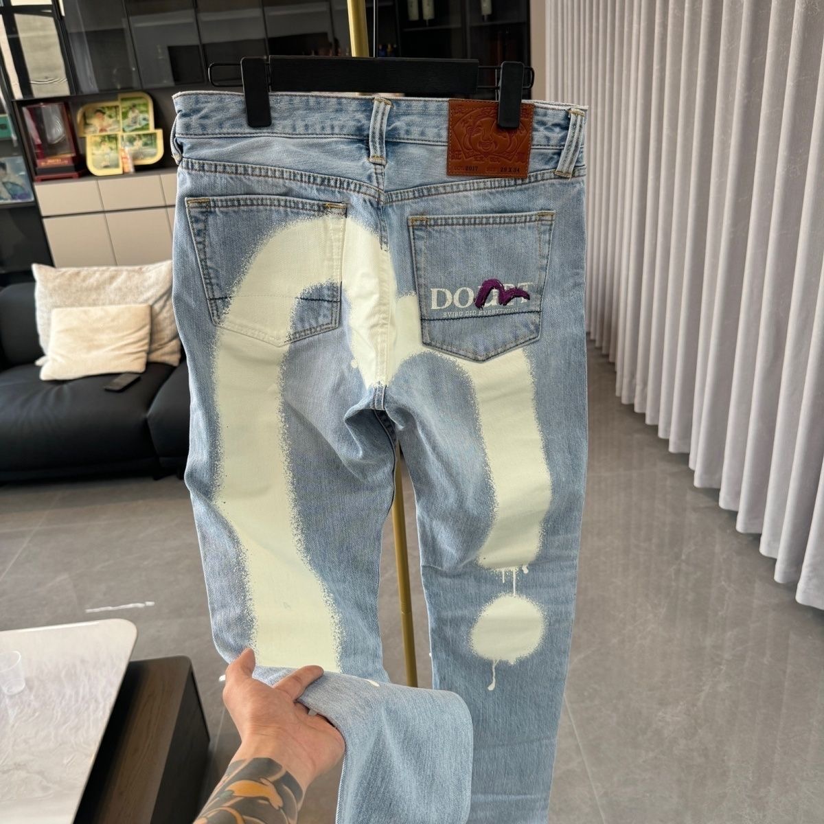 oc-824
福神牛仔裤 修身剪裁 面料带弹力 重洗水 颜色超正 ...