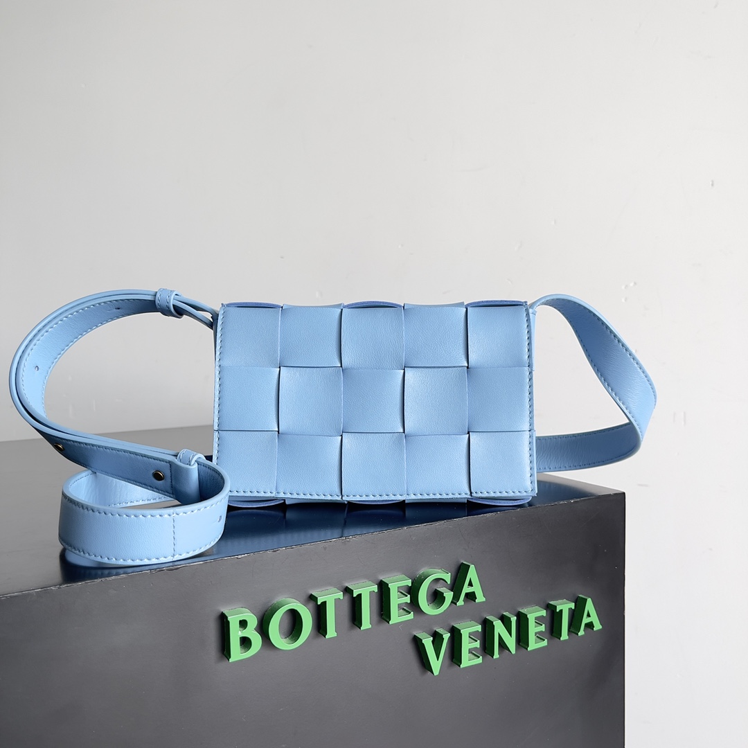 NO:769023,May Day special price, model 730848, size 19*5.5*12cm, color hurricane blue, special price, flash sale19860909五一特价  型号730848 尺寸19*5.5*12cm 颜色飓风蓝,特价秒杀,Bag