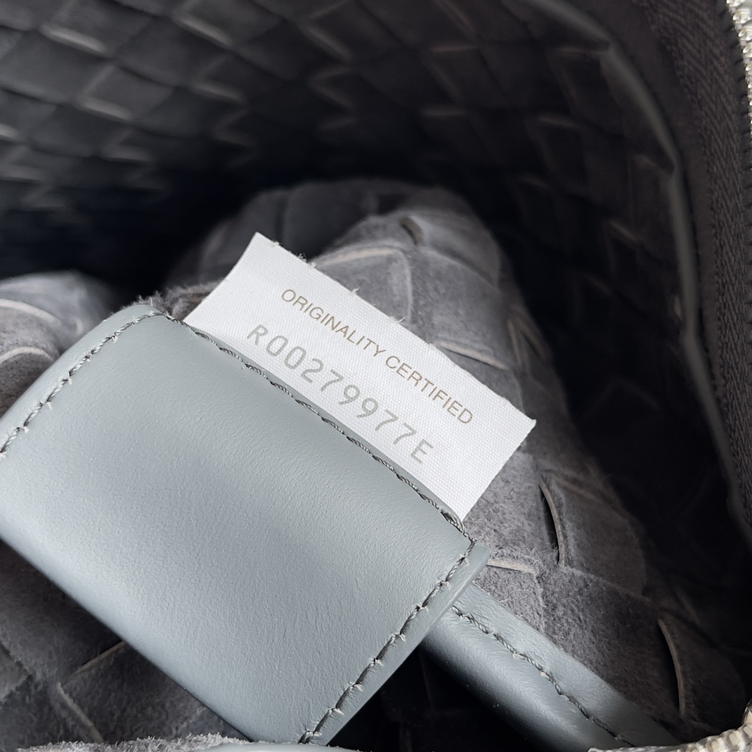 Bottega Veneta Men's Woven Leather Clutch Bag, Gray, 33 x 22 x 7 cm 8 i1704121414 5441 0