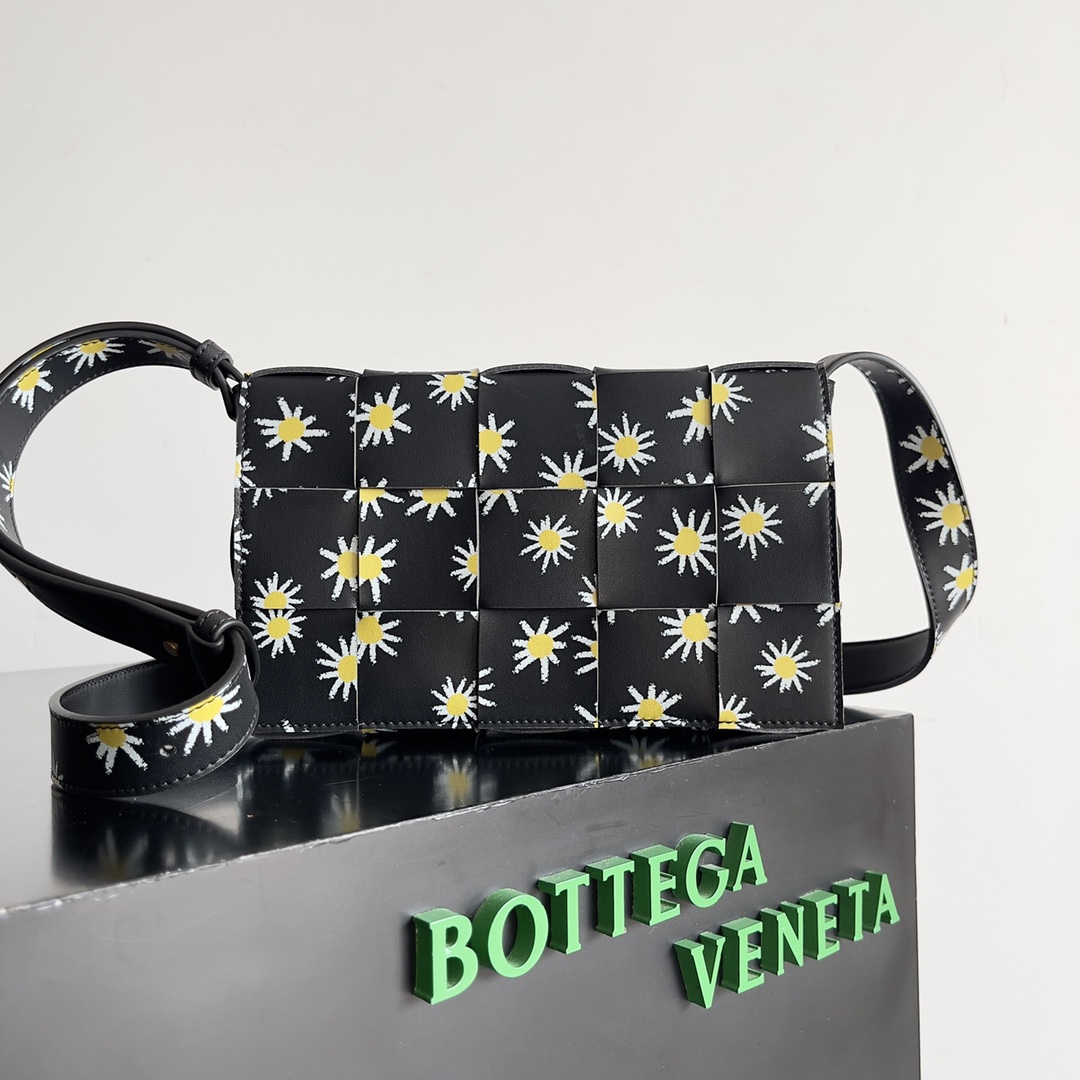 Bottega Veneta BV Cassette Crossbody & Shoulder Bags Black Printing Calfskin Cowhide Weave