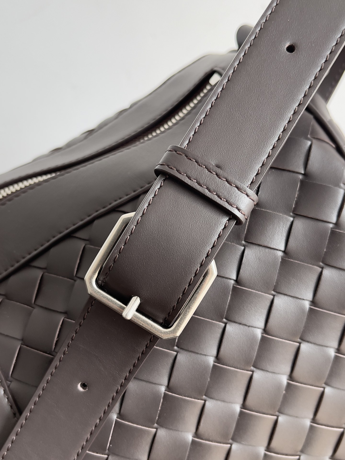 Bottega Veneta BV inspection grade hand-woven chocolate color