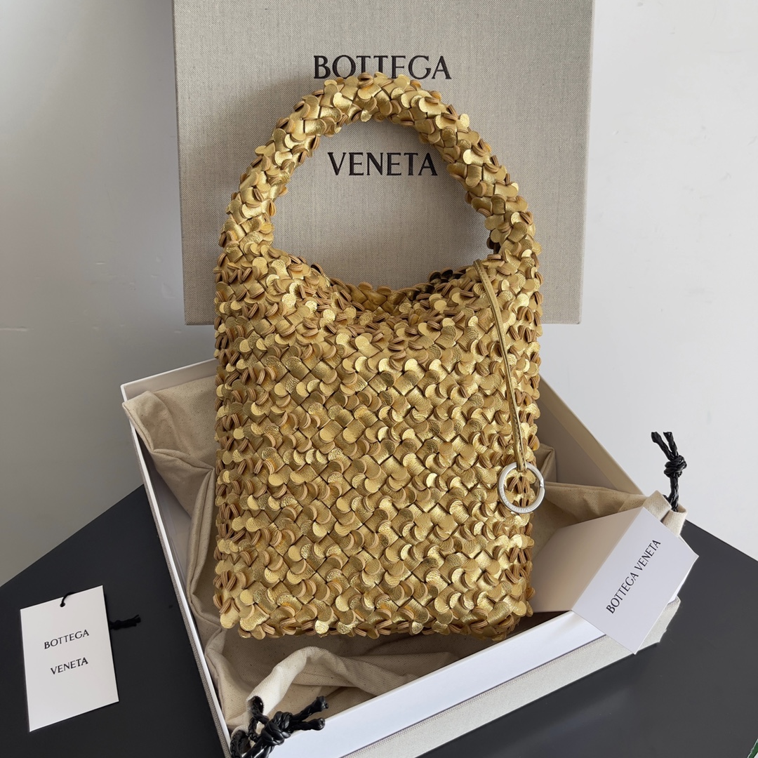 Bottega Veneta bv petal bucket bag