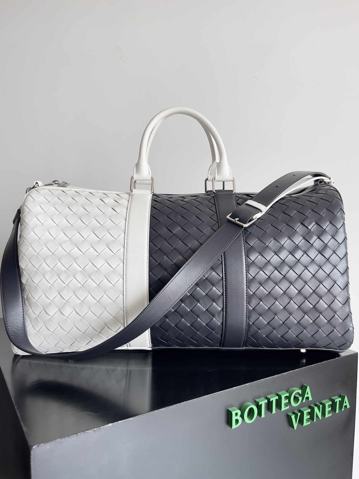 Bottega Veneta Pure white and space blue
