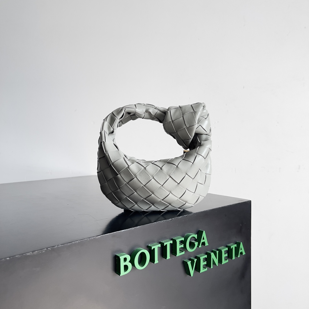 Bottega Veneta Rare edition counter inspection