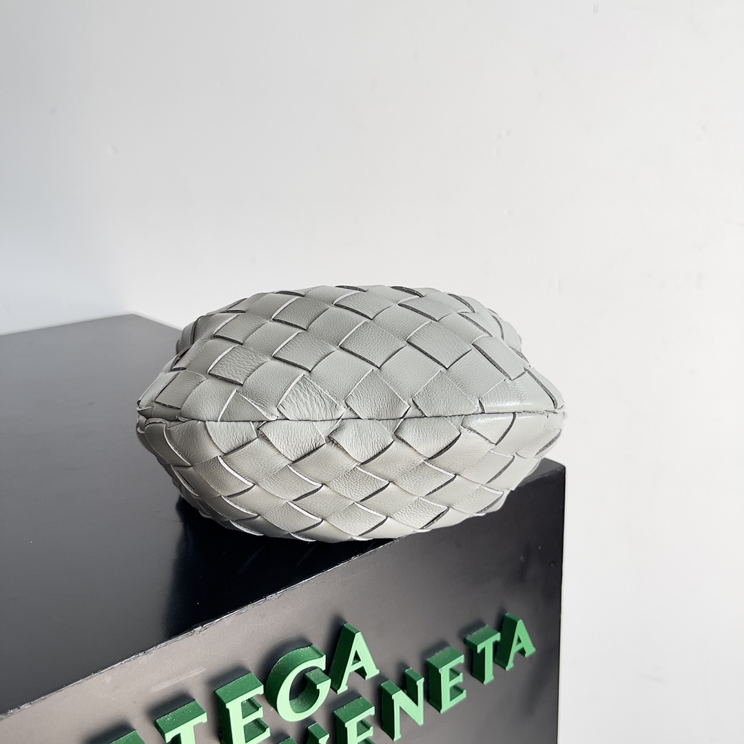 Bottega Veneta Rare edition counter inspection