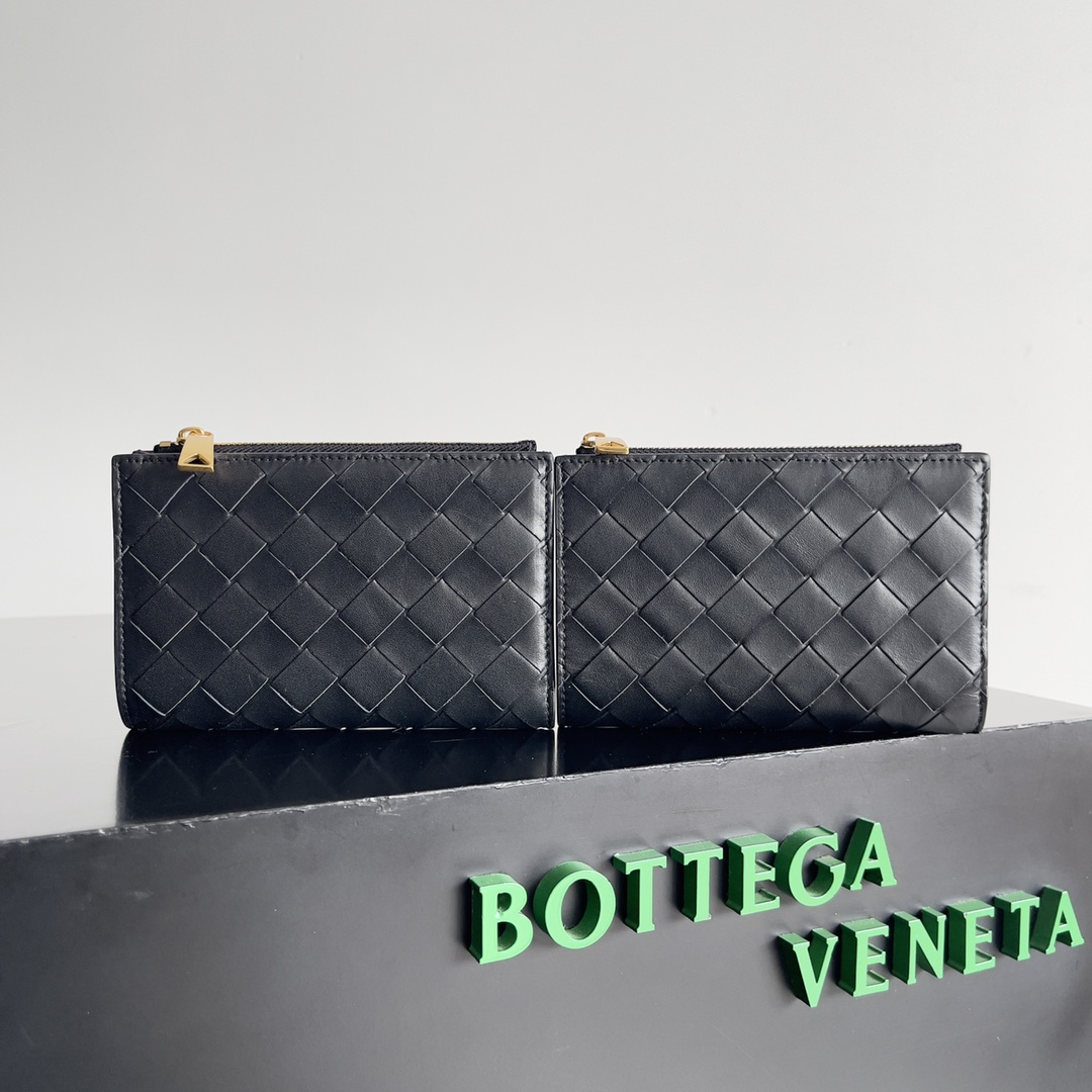 NO:181156,Genuine vs. Big goods, genuine grade, original leather version, pull the details, the picture on the left is genuine!  ,Excellent BV,bottega veneta19860909正品vs大货 正品级 原厂皮版本 把细节拉满,左图是正品哈！,特级BV,bottega veneta,Bag
