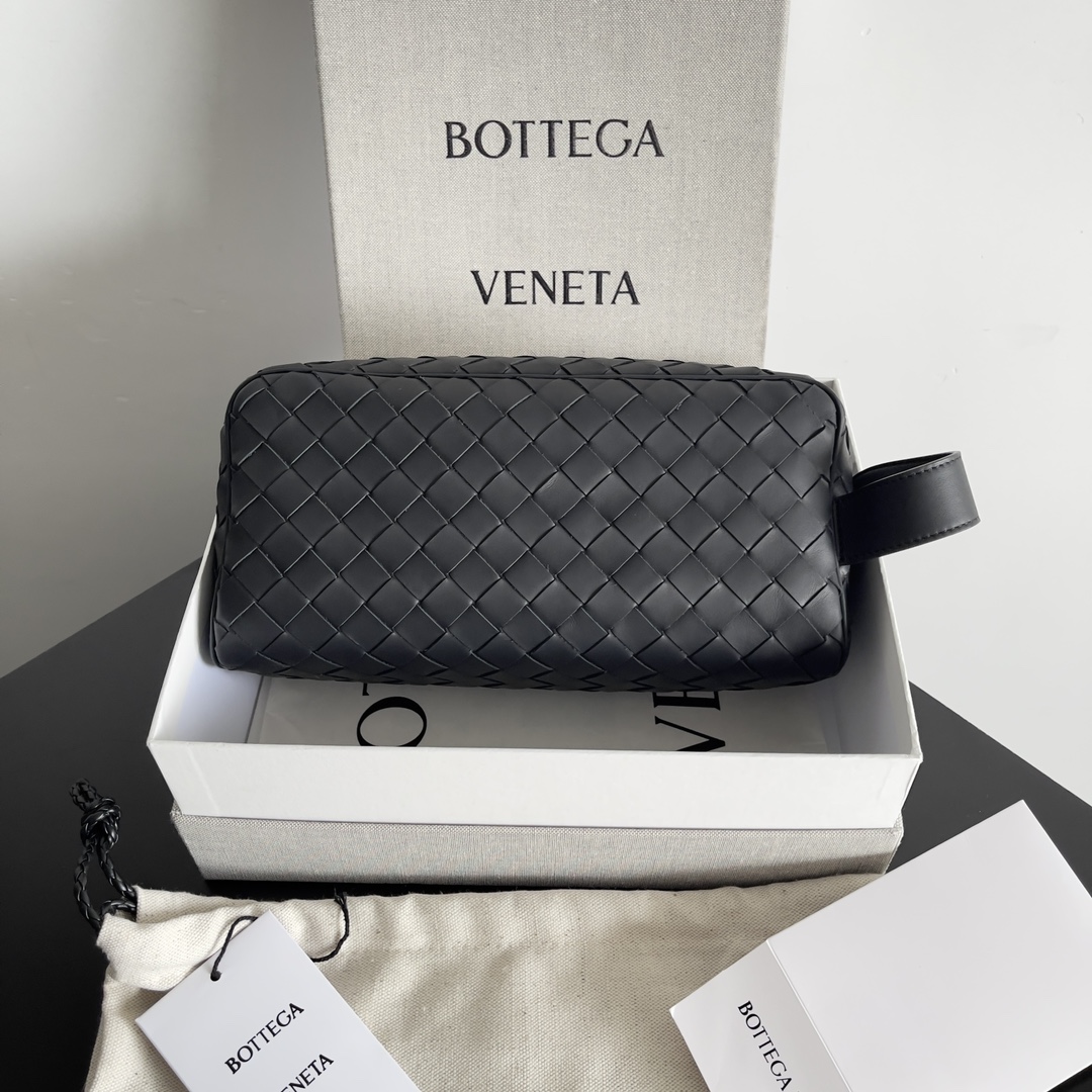 Bottega Veneta black