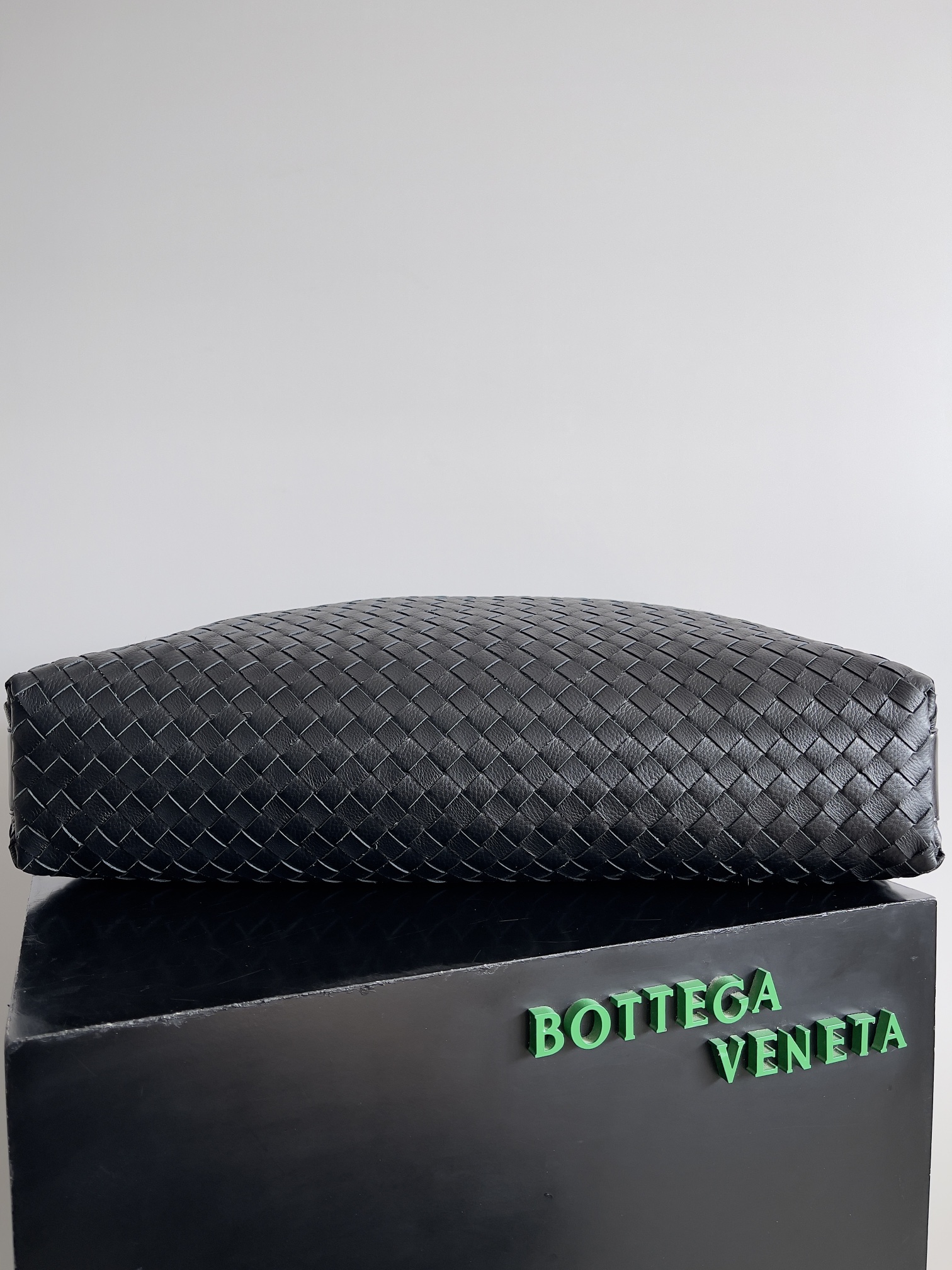 Bottega Veneta Traveler Large Leather Duffle Bag, Travel Duffel Bag 5 i1729513197 4062 0