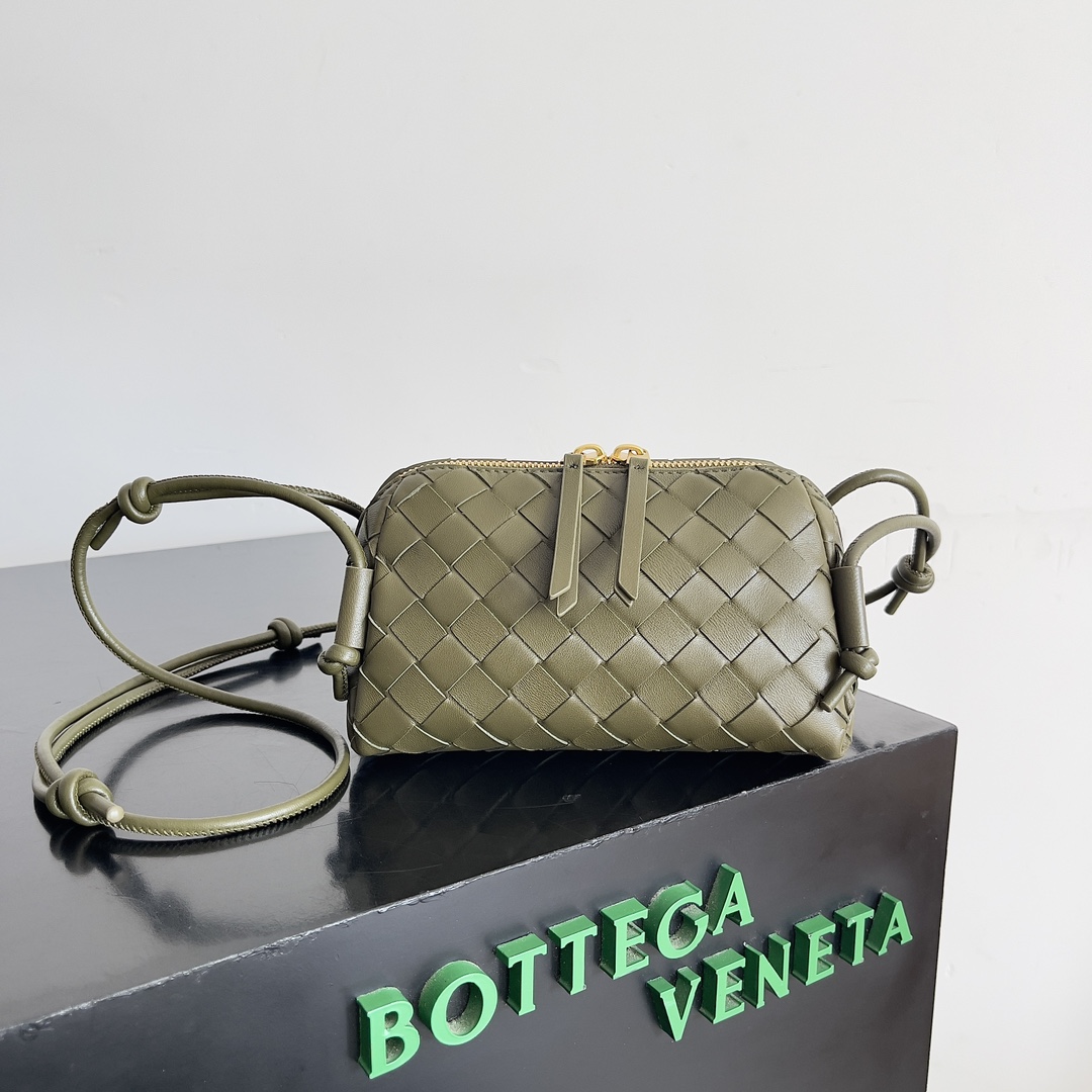 Quality AAA+ Replica
 Bottega Veneta Clutches & Pouch Bags Mini Bags Weave Fall Collection Pouch Mini