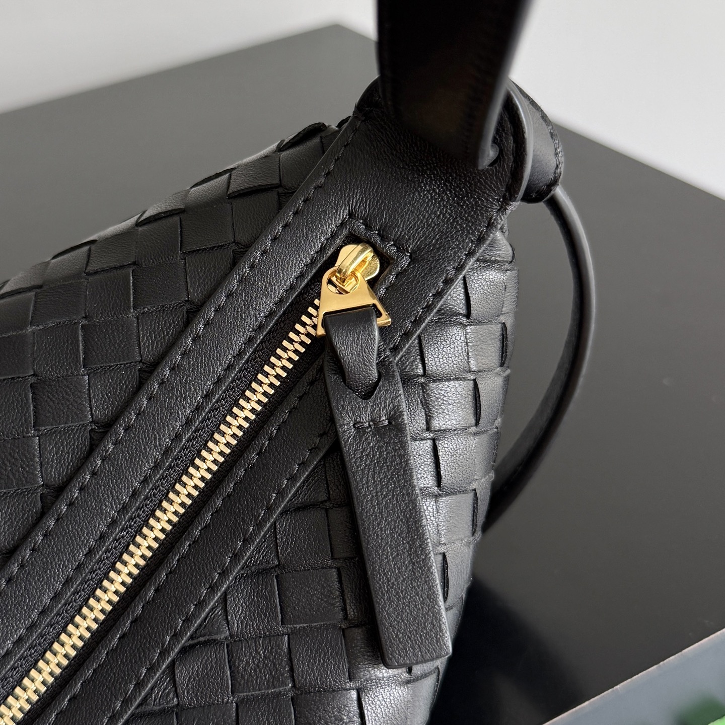 The BV Nodo shoulder bag is finally available in a fully woven version✨✨✨
I originally liked the compact proportions of Nodo photo 5