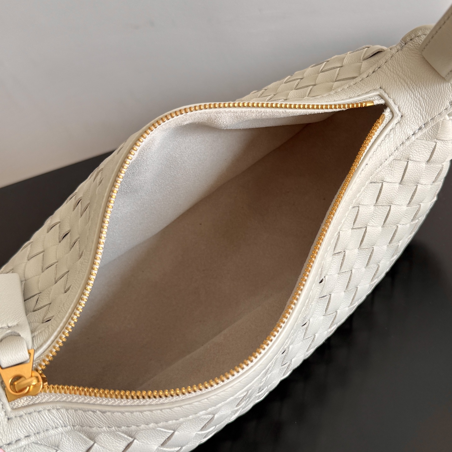 The BV Nodo shoulder bag is finally available in a fully woven version✨✨✨
I originally liked the compact proportions of Nodo photo 6