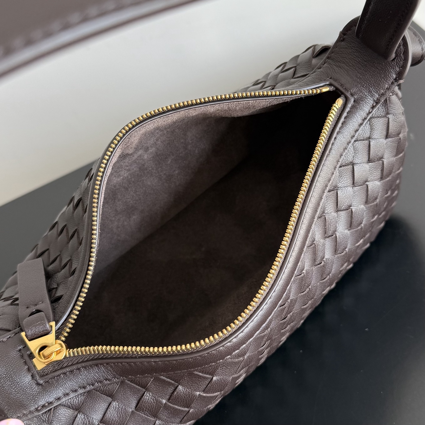 The BV Nodo shoulder bag is finally available in a fully woven version✨✨✨
I originally liked the compact proportions of Nodo photo 3