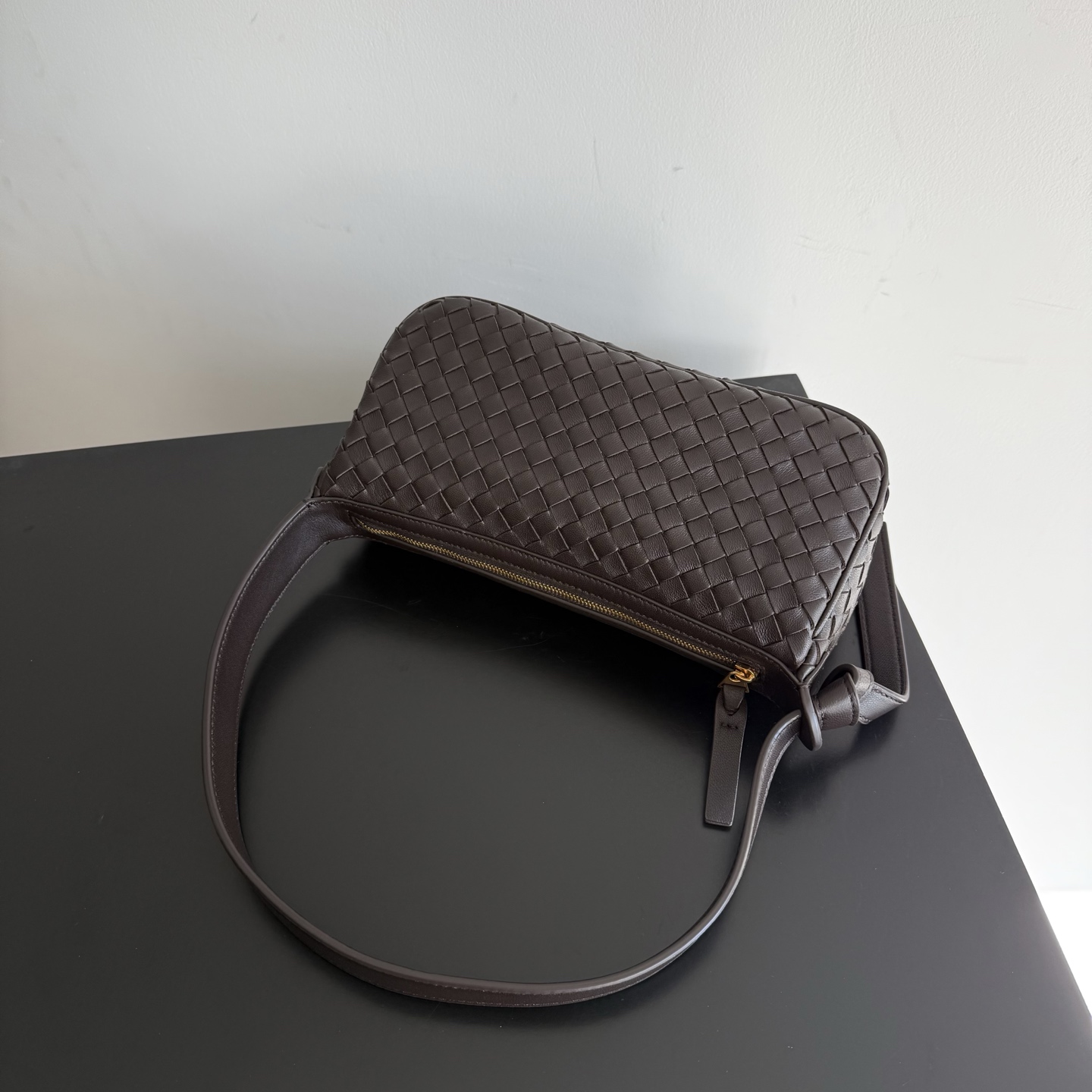 The BV Nodo shoulder bag is finally available in a fully woven version✨✨✨
I originally liked the compact proportions of Nodo photo 5