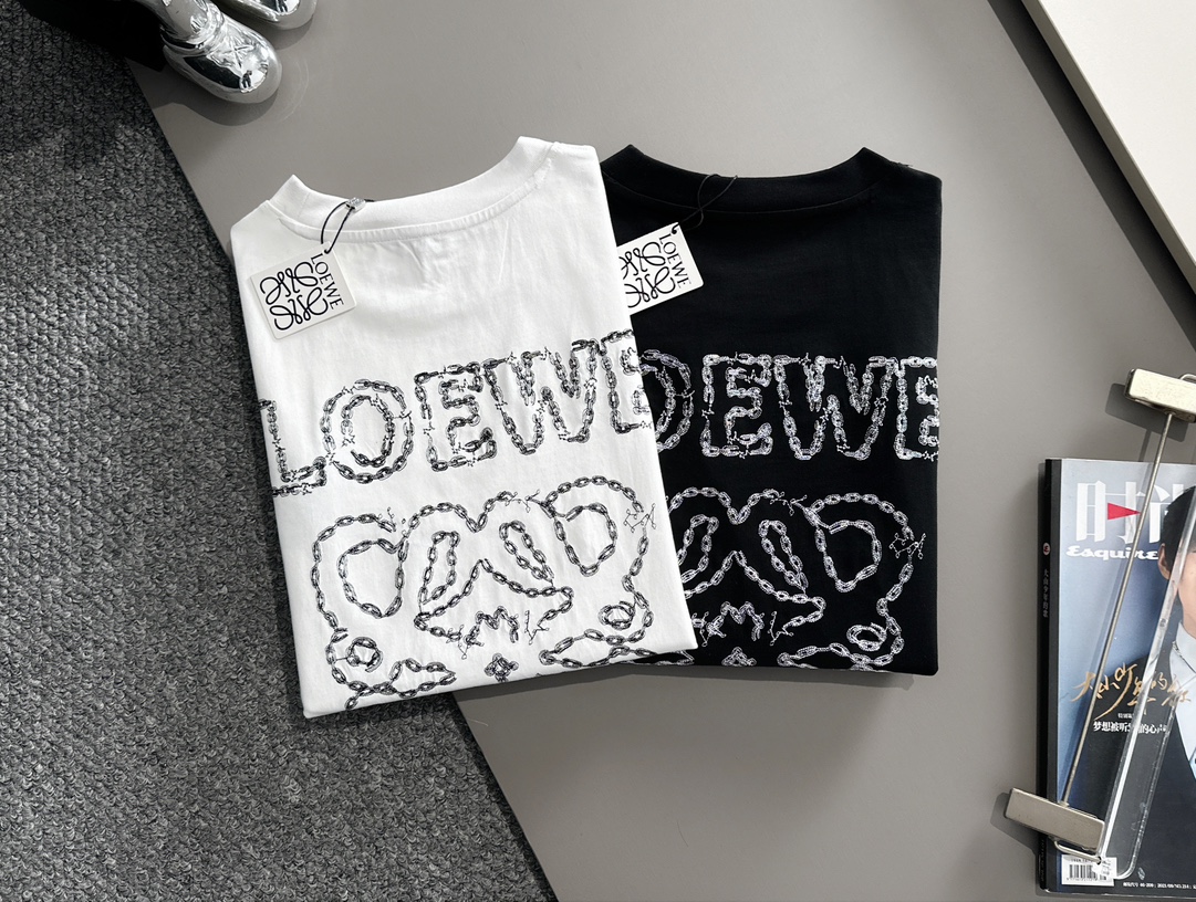  套装款！LOEWE 罗意威 2025新款 前后勾勒线刺绣字母logo 拼接袖口 男女同款 短袖t恤
·