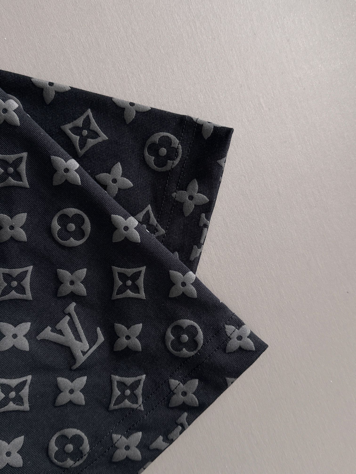  套装款！LV 驴家 2025新款 两袖植绒发泡字母logo 男女同款 短袖t恤
·定制260克100％