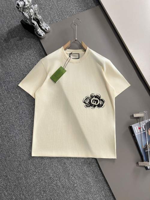 Gucci 2025 Unisex T-Shirt with Graffiti Double G Logo - Short Sleeve 1 Gucci 2025 Unisex T-Shirt with Graffiti Double G Logo - Short Sleeve
