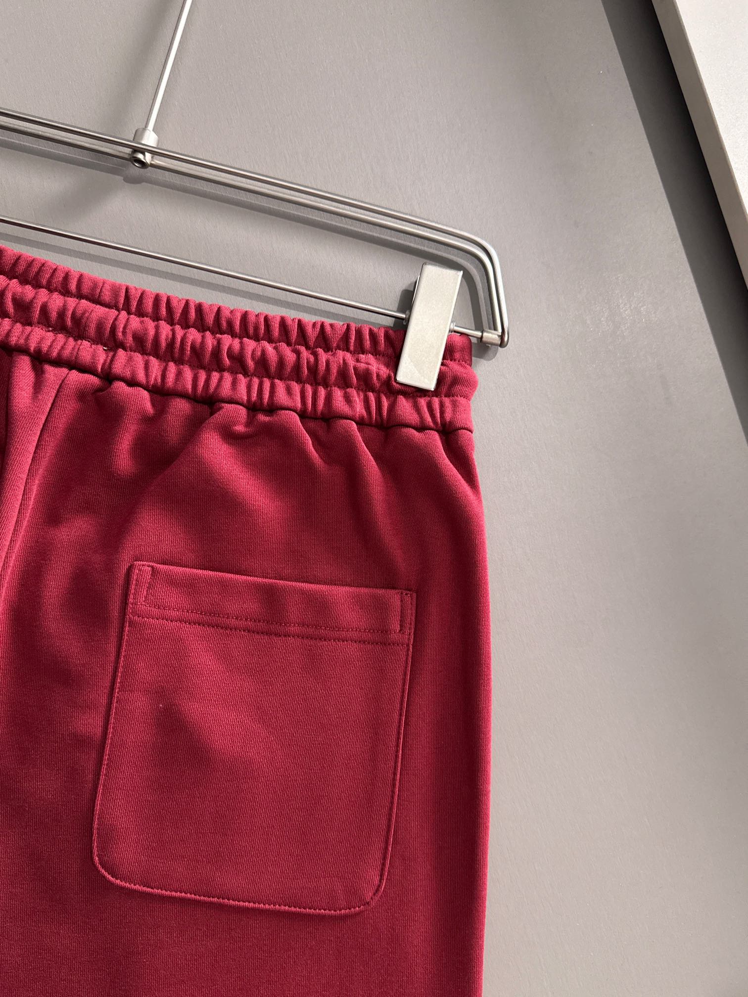 LOEWE 罗意威 2026新款 轻奢主义 高密度重叠刺绣logo 后开袋 男女日常通勤 穿搭必备 休闲