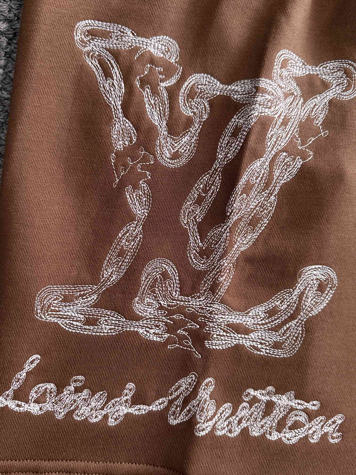 LV 驴家 2026新款 轻奢主义 密集虚线刺绣logo 男女日常通勤 穿搭必备 休闲短裤·定制毛圈面料