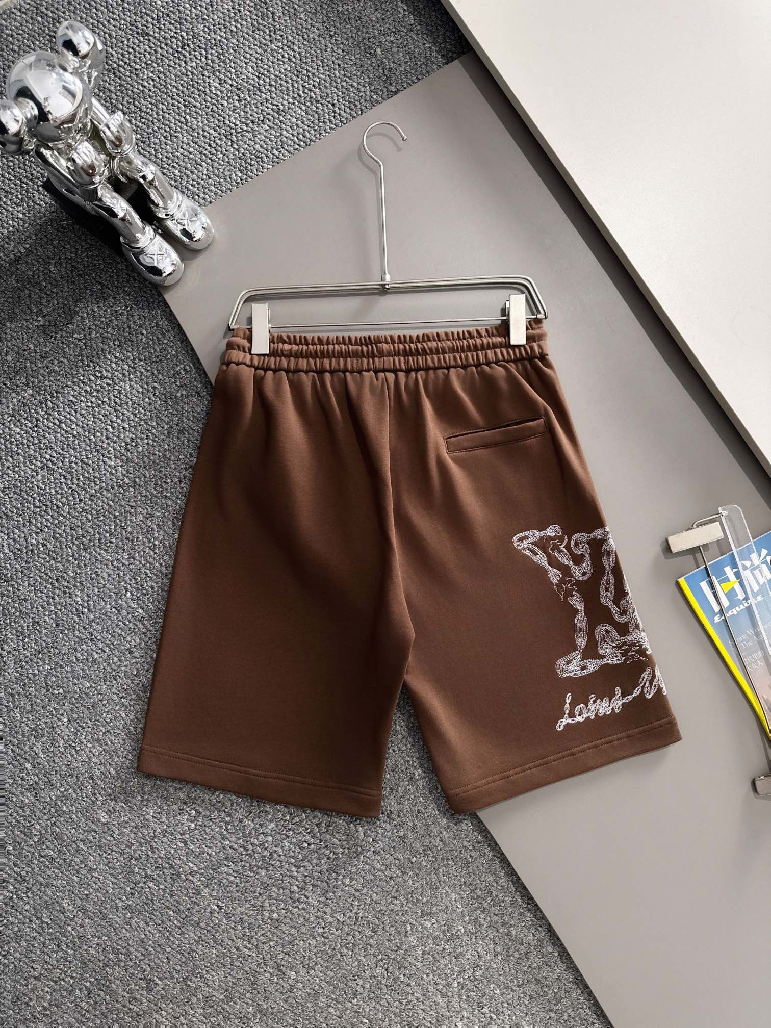 LV 驴家 2026新款 轻奢主义 密集虚线刺绣logo 男女日常通勤 穿搭必备 休闲短裤·定制毛圈面料