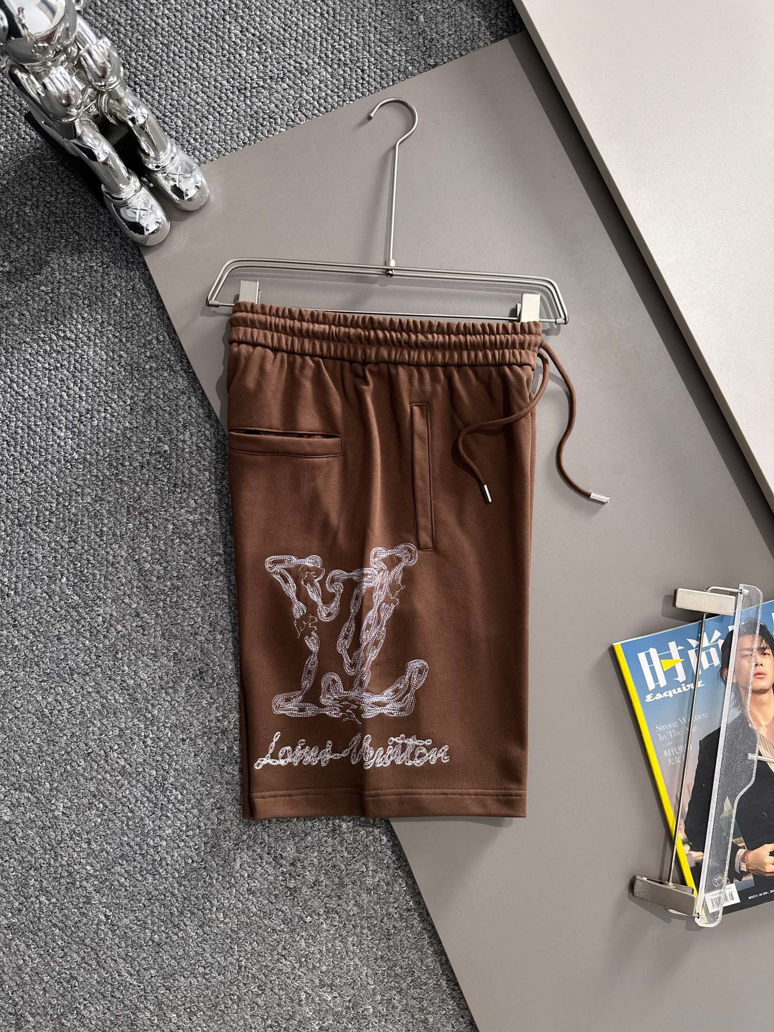 LV 驴家 2026新款 轻奢主义 密集虚线刺绣logo 男女日常通勤 穿搭必备 休闲短裤·定制毛圈面料