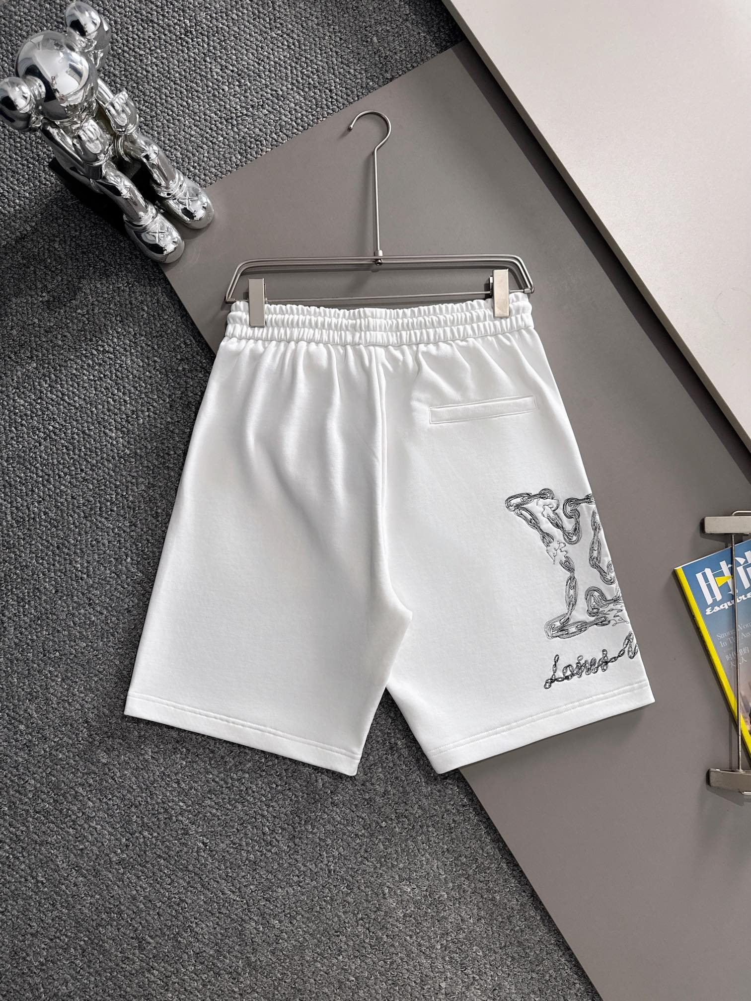 LV 驴家 2026新款 轻奢主义 密集虚线刺绣logo 男女日常通勤 穿搭必备 休闲短裤·定制毛圈面料