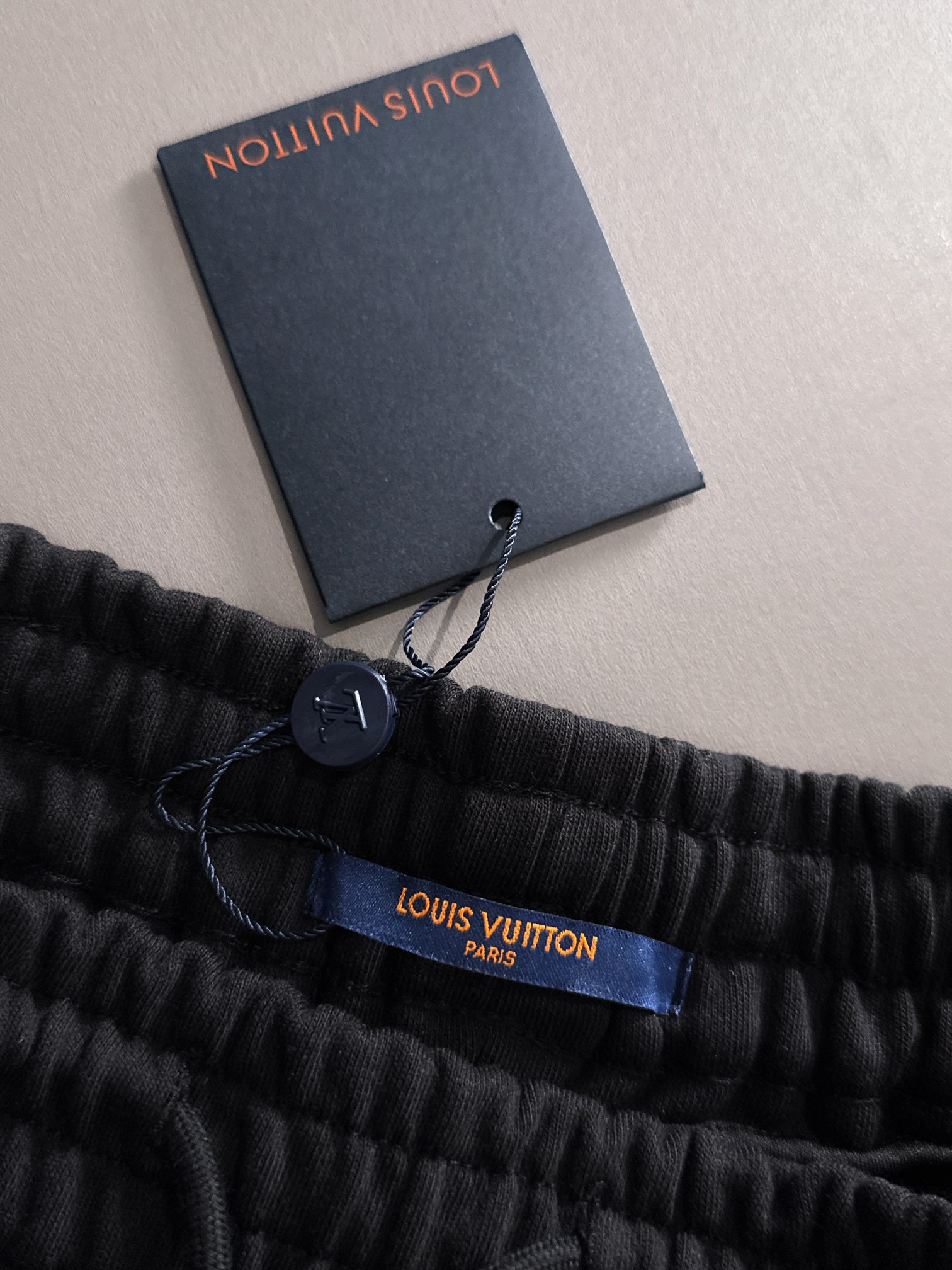 LV 驴家 2026新款 轻奢主义 密集虚线刺绣logo 男女日常通勤 穿搭必备 休闲短裤·定制毛圈面料