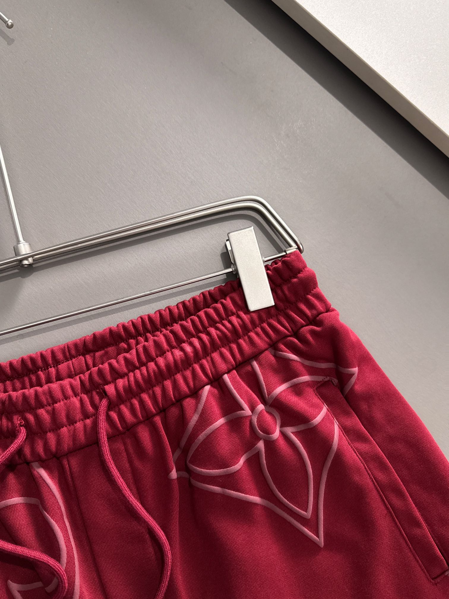 LV 驴家 2026新款 轻奢主义 植绒四叶草logo 男女日常通勤 穿搭必备 休闲短裤·定制毛圈面料·