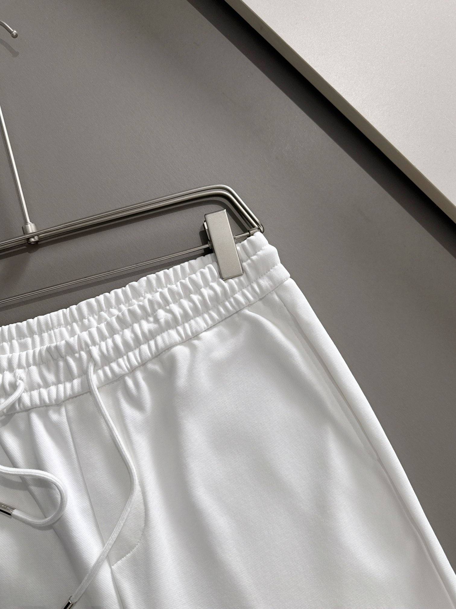 DIOR 迪奥 2026新款 轻奢主义 CD刺绣logo 后开袋绿叶刺绣 男女日常通勤 穿搭必备 休闲短