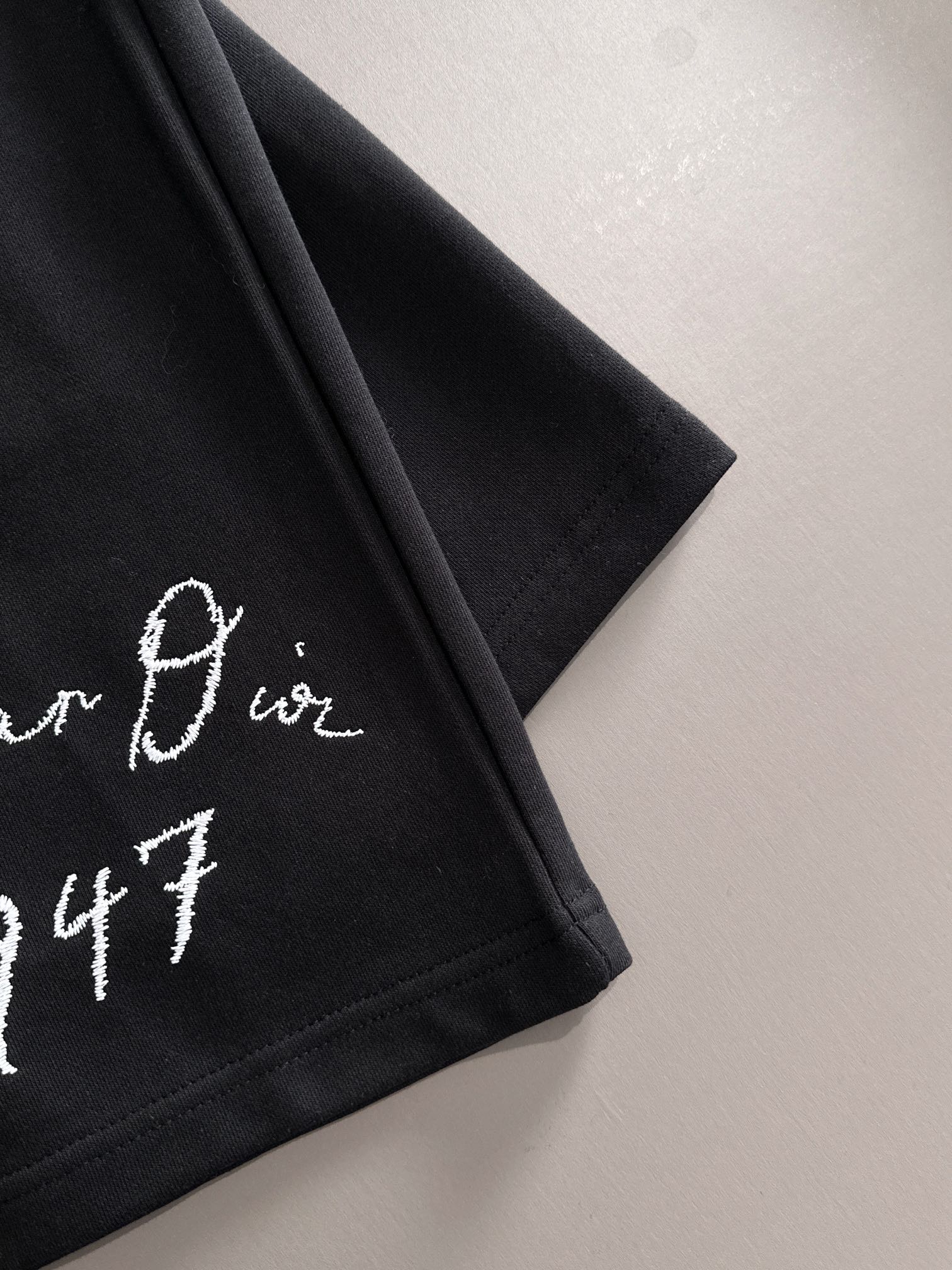 DIOR 迪奥 2026新款 轻奢主义 CD刺绣logo 后开袋绿叶刺绣 男女日常通勤 穿搭必备 休闲短