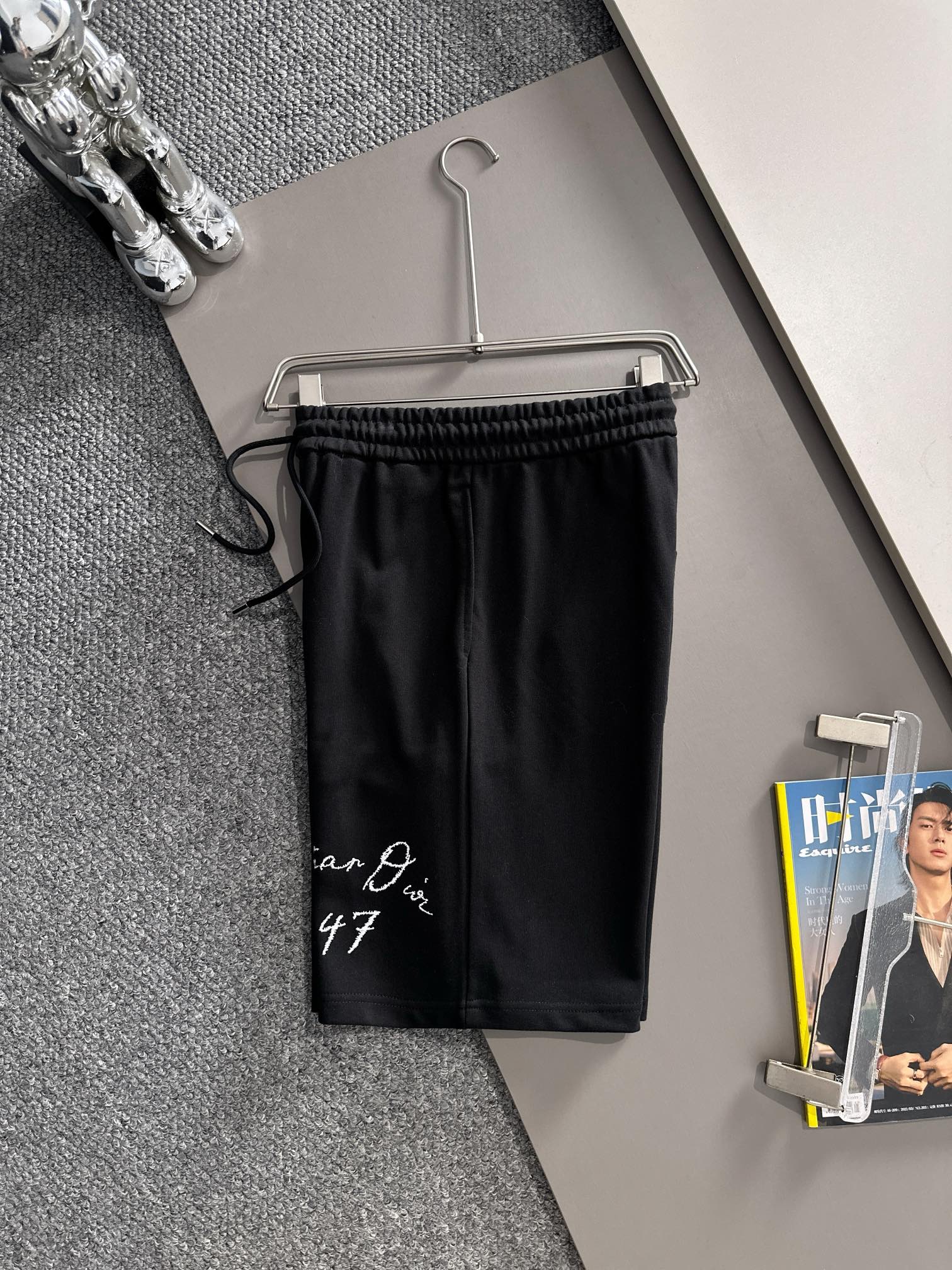 DIOR 迪奥 2026新款 轻奢主义 CD刺绣logo 后开袋绿叶刺绣 男女日常通勤 穿搭必备 休闲短